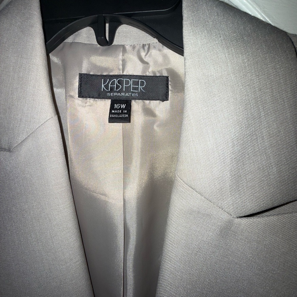 Kasper Light Tan Blazer women’s 16w Like New - Picture 2 of 2